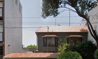 ¡Remate Bancario!, Casa en Avenida Clavería!