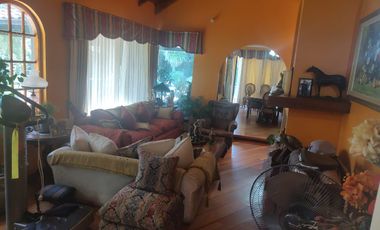 Se vende excelente casa en parcela de 5.000 m2 en loteo La Reina Talca