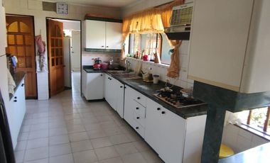 Se vende excelente casa en parcela de 5.000 m2 en loteo La Reina Talca