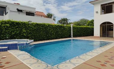 Venta Casa Campestre 460 m² con Piscina y Jacuzzi - Condominio La Colina, Girardot/Melgar.