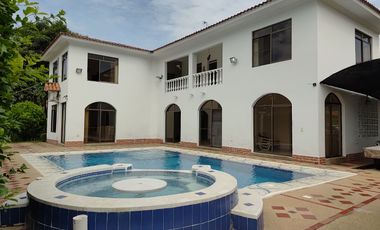 Venta Casa Campestre 460 m² con Piscina y Jacuzzi - Condominio La Colina, Girardot/Melgar.