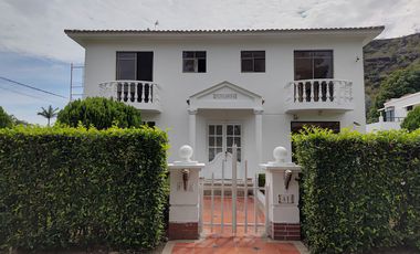 Venta Casa Campestre 460 m² con Piscina y Jacuzzi - Condominio La Colina, Girardot/Melgar.