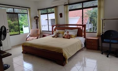 Venta Casa Campestre 460 m² con Piscina y Jacuzzi - Condominio La Colina, Girardot/Melgar.