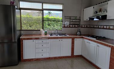 Venta Casa Campestre 460 m² con Piscina y Jacuzzi - Condominio La Colina, Girardot/Melgar.