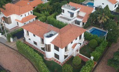 Venta Casa Campestre 460 m² con Piscina y Jacuzzi - Condominio La Colina, Girardot/Melgar.