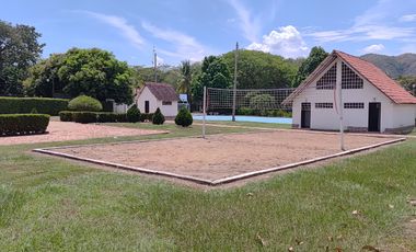 Venta Casa Campestre 460 m² con Piscina y Jacuzzi - Condominio La Colina, Girardot/Melgar.