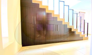 RENTA CASA CON ASADOR PRIVADA CON VIGILANCIA PUERTA REAL QUERETARO