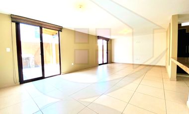 RENTA CASA CON ASADOR PRIVADA CON VIGILANCIA PUERTA REAL QUERETARO