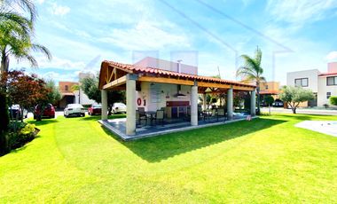 RENTA CASA CON ASADOR PRIVADA CON VIGILANCIA PUERTA REAL QUERETARO