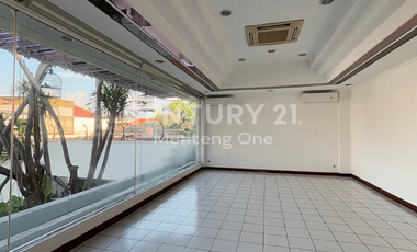 Luxury House for Rent with Private Pool in Menteng Inti, Central Jakarta – Land 1050 m², Building 1500 m²