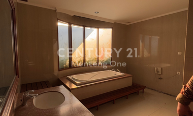 Luxury House for Rent with Private Pool in Menteng Inti, Central Jakarta – Land 1050 m², Building 1500 m²