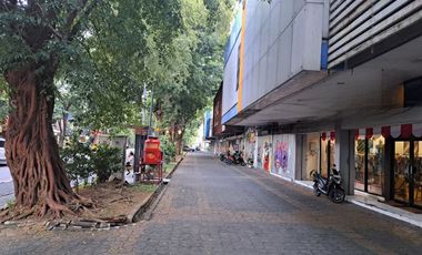 Ruko Slamet Riyadi, Solo, Showroom