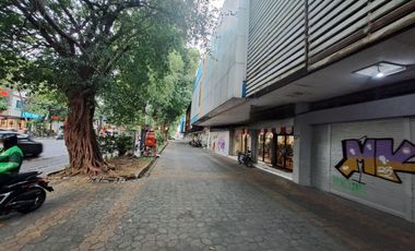 Ruko Slamet Riyadi, Solo, Showroom