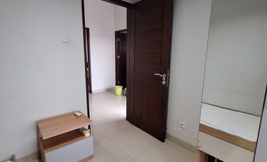 Rumah modern di kompleks Riverside Park kota Mataram