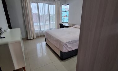 Rumah modern di kompleks Riverside Park kota Mataram