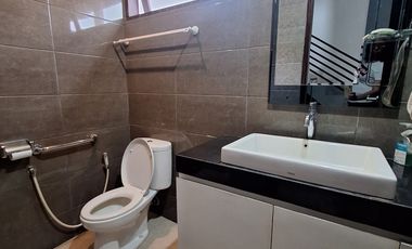 Rumah modern di kompleks Riverside Park kota Mataram