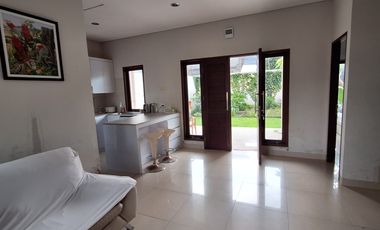 Rumah modern di kompleks Riverside Park kota Mataram