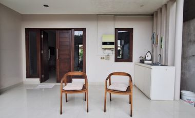 Rumah modern di kompleks Riverside Park kota Mataram