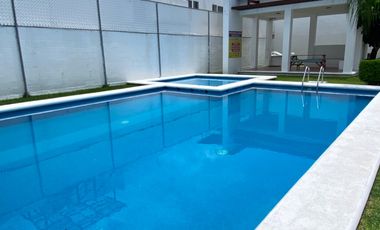 Casa en privada con seguridad , roof garden y alberca