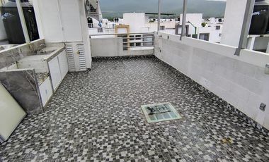 Casa en privada con seguridad , roof garden y alberca