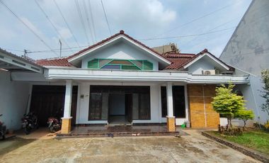 Investasi Tepat! Rumah Strategis 2 Lantai di Pekalongan, Depan Jalan Utama