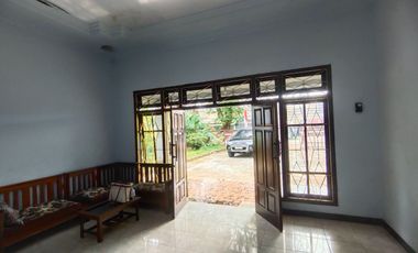 Investasi Tepat! Rumah Strategis 2 Lantai di Pekalongan, Depan Jalan Utama