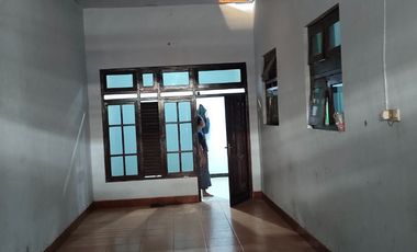 Investasi Tepat! Rumah Strategis 2 Lantai di Pekalongan, Depan Jalan Utama