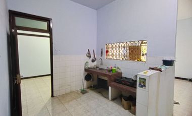 Investasi Tepat! Rumah Strategis 2 Lantai di Pekalongan, Depan Jalan Utama