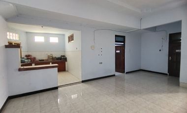 Investasi Tepat! Rumah Strategis 2 Lantai di Pekalongan, Depan Jalan Utama