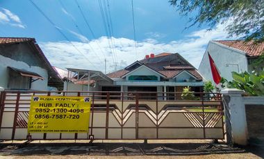 Investasi Tepat! Rumah Strategis 2 Lantai di Pekalongan, Depan Jalan Utama