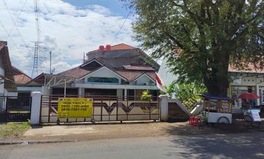 Investasi Tepat! Rumah Strategis 2 Lantai di Pekalongan, Depan Jalan Utama