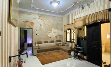 Rumah Besar Kota Lumajang Dijual Murah