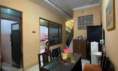 Rumah Besar Kota Lumajang Dijual Murah