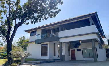 Classy Contemporary House and Lot For Sale in Ayala Southvale Sonera, Las Pinas City