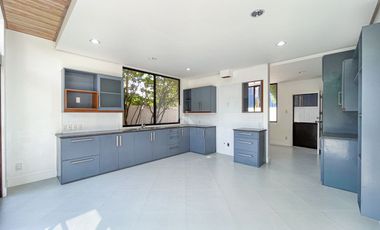 Classy Contemporary House and Lot For Sale in Ayala Southvale Sonera, Las Pinas City