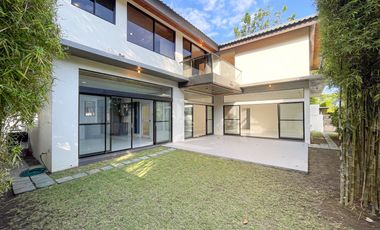 Classy Contemporary House and Lot For Sale in Ayala Southvale Sonera, Las Pinas City