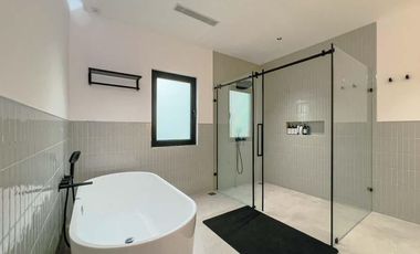 5-Bedroom Villa with Solar Power and Premium Smart Home Features in Tumbak Bayuh