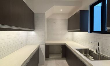 5 BEDROOMS TOWNHOUSE FOR SALE IN BF HOMES PARANAQUE CITY