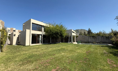 Casa Mediterránea Muy Iluminada En Exclusivo Condominio