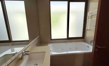 Casa Mediterránea Muy Iluminada En Exclusivo Condominio