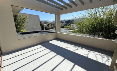 Casa Mediterránea Muy Iluminada En Exclusivo Condominio