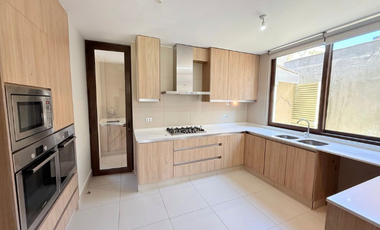 Casa Mediterránea Muy Iluminada En Exclusivo Condominio