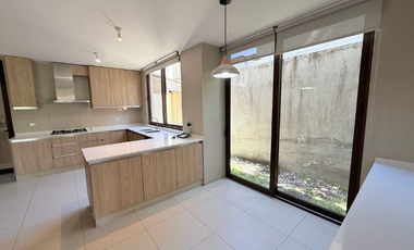 Casa Mediterránea Muy Iluminada En Exclusivo Condominio