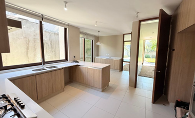 Casa Mediterránea Muy Iluminada En Exclusivo Condominio