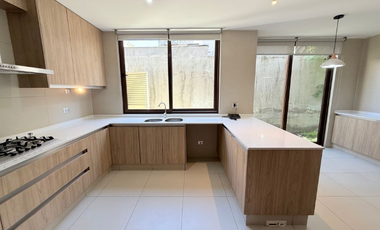 Casa Mediterránea Muy Iluminada En Exclusivo Condominio