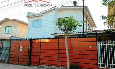 Se Vende Funcional y Amplia casa de dos pisos, Villa Los Canelos, comuna de Quillota