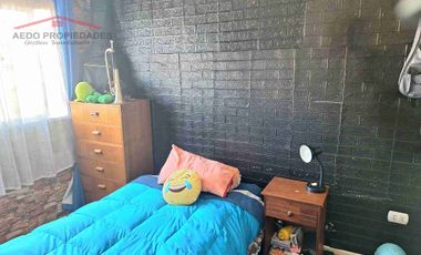 Se Vende Funcional y Amplia casa de dos pisos, Villa Los Canelos, comuna de Quillota