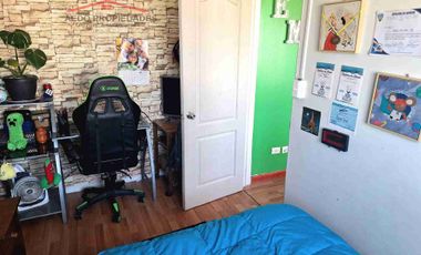 Se Vende Funcional y Amplia casa de dos pisos, Villa Los Canelos, comuna de Quillota