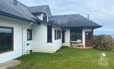 Casa en Puerto Octay con 4 dormitorios y 2 baños