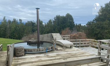 Casa en Puerto Octay con 4 dormitorios y 2 baños